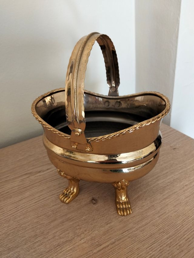 Cesta macetero vintage de bronce