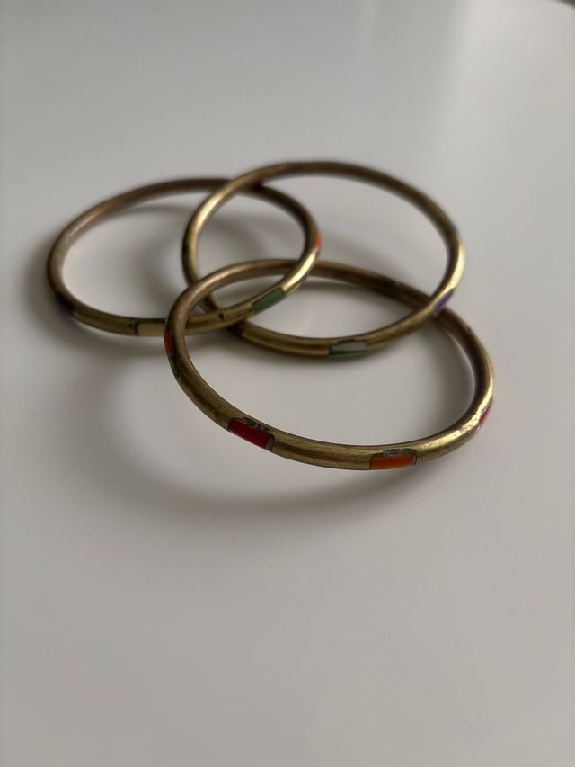 Pulsera dorada multicolor