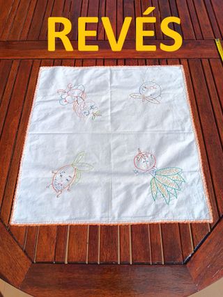 Mantel 53 x 56 bordado frutas