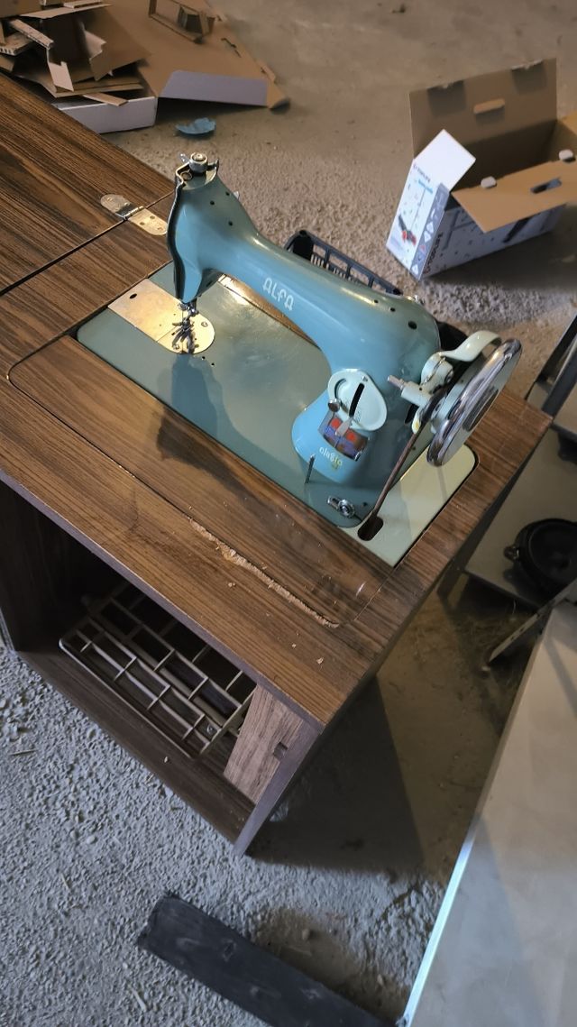 Máquina coser Alfa Antigua