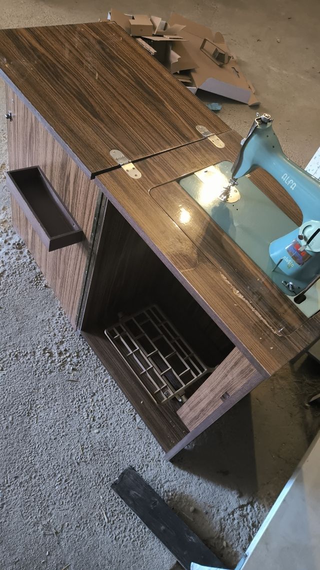 Máquina coser Alfa Antigua