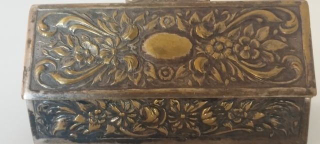 Caja vintage metal plateada