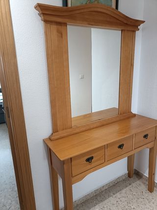 Mueble de madera 3 cajones, entradita, con espejo.