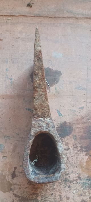 Hacha antigua de mano