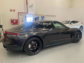 Porsche Taycan  2020