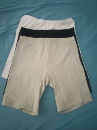 3 Leggings cortas blanca, negra y gris