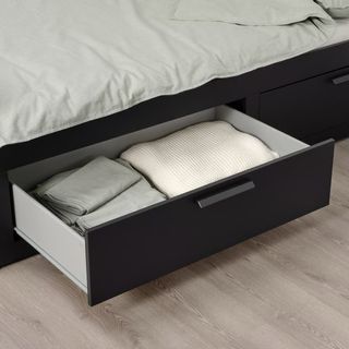Cama Diván IKEA negro c/ 2 cajones y colchones