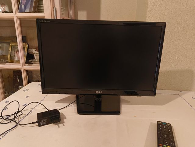 TV LG M2232d-Pz 22" nera