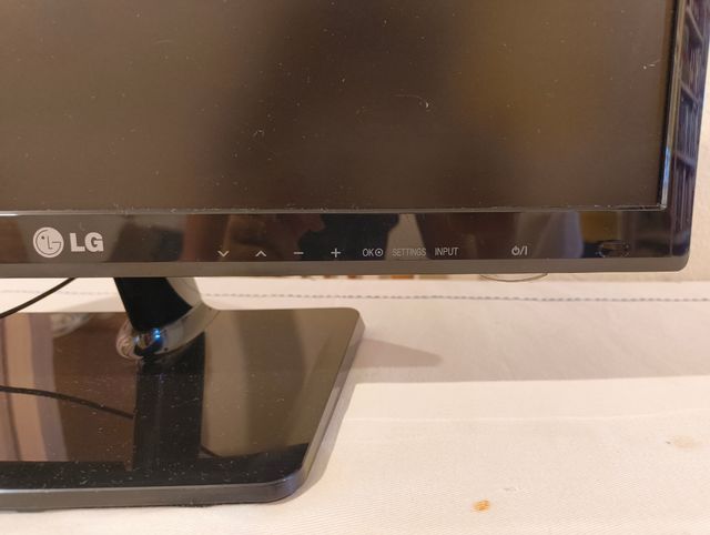 TV LG M2232d-Pz 22" nera