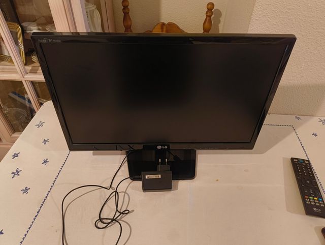 TV LG M2232d-Pz 22" nera