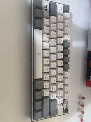 Teclado Redragon Fizz RGB - Gris y Blanco