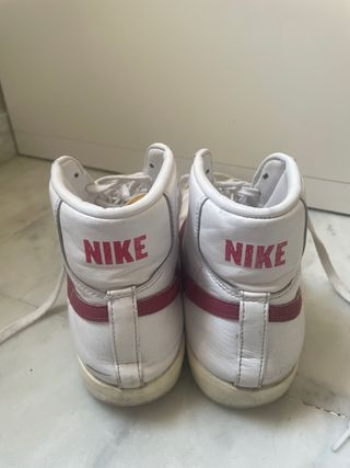 Nike Blazer Mid '77 - Blancas Rojas