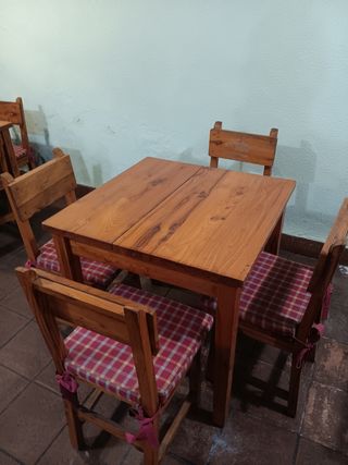 Mesa y 4 sillas madera olmo