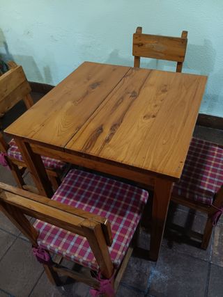 Mesa y 4 sillas madera olmo
