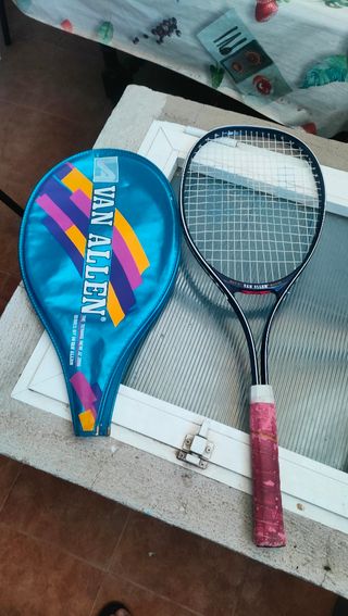 3 Raquetas bádminton y 2 de tenis