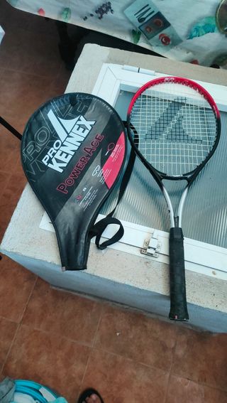 3 Raquetas bádminton y 2 de tenis
