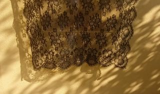 Stola o sciarpa pizzo chantilly “seta pura” nero