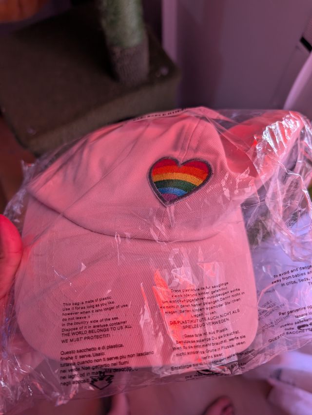 Gorra rosa LGBT arcoiris
