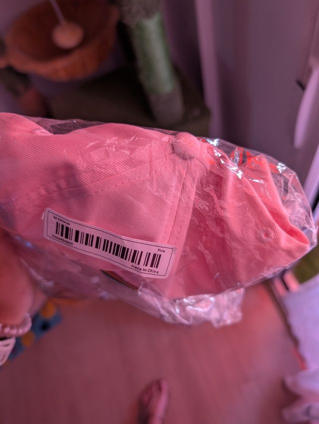 Gorra rosa LGBT arcoiris