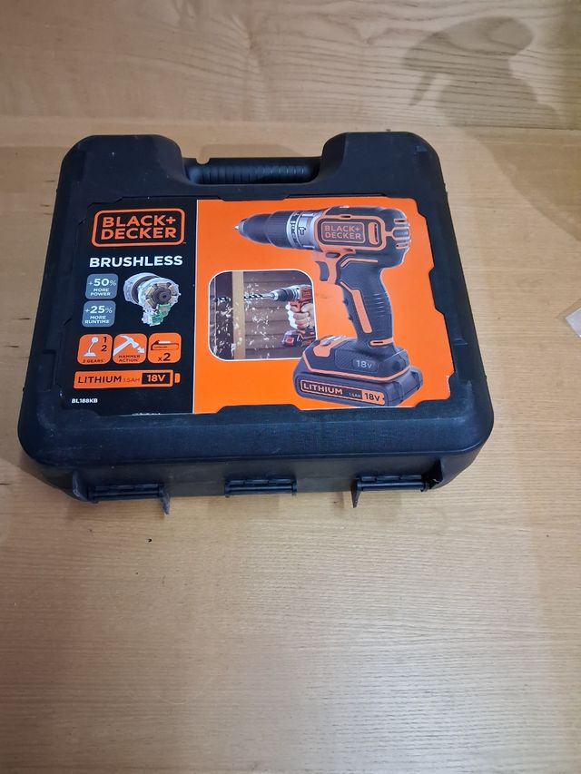 Caj Black+Decker