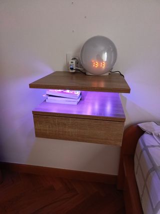Mesita de noche flotante + tira de luz led colores