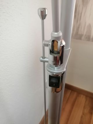 Lámpara pie moderna gris plata