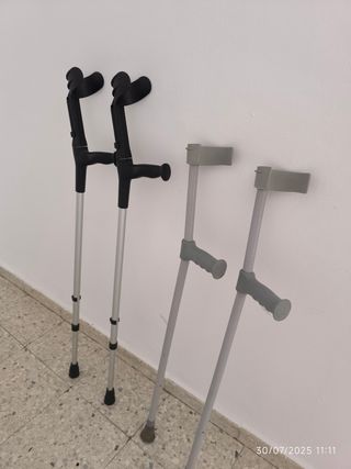 Muletas para andar.