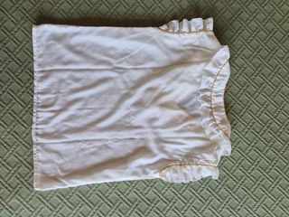Blusa blanca y dorada
