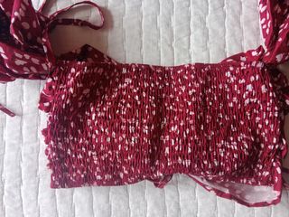 Top rojo con estampado