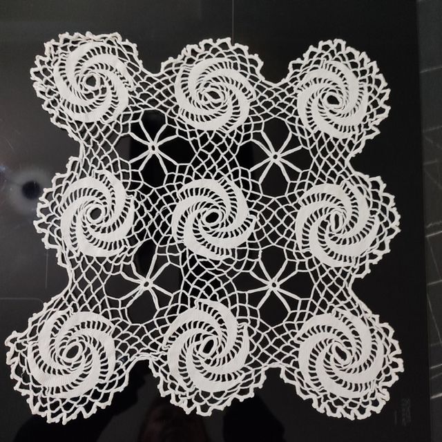 Centrino uncinetto cotone fatto a mano 38 * 38 cm.