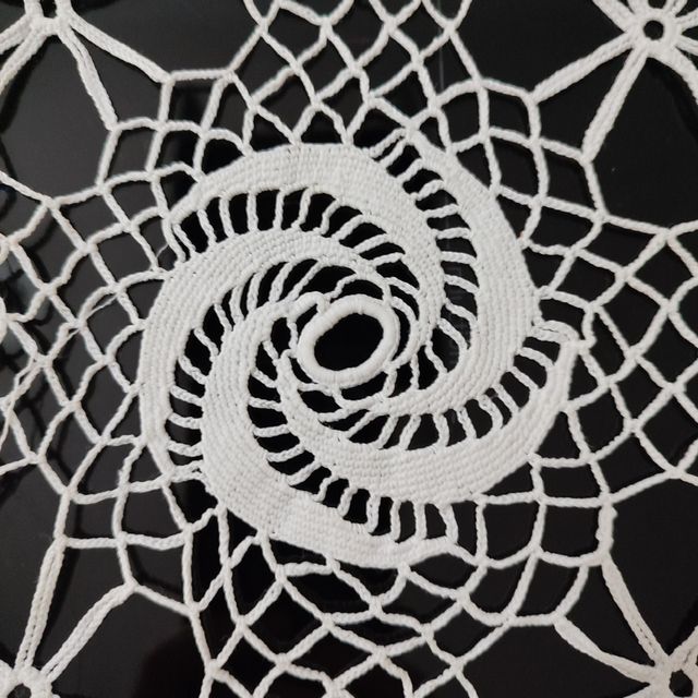 Centrino uncinetto cotone fatto a mano 38 * 38 cm.