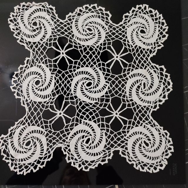 Centrino uncinetto cotone fatto a mano 38 * 38 cm.