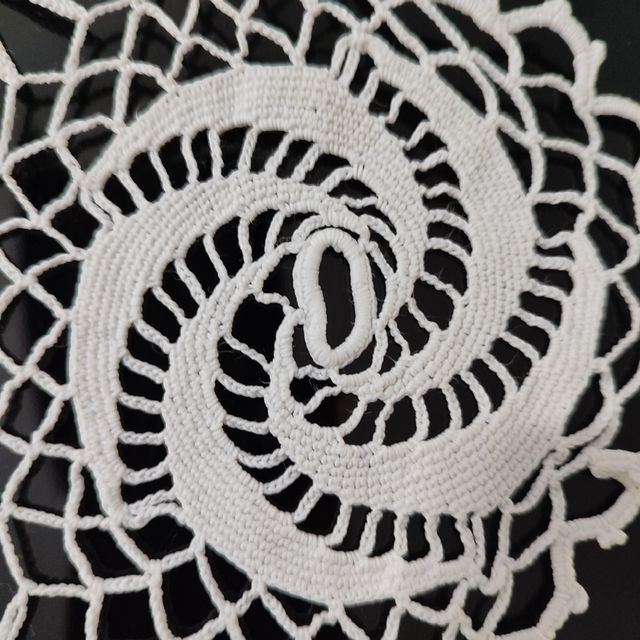 Centrino uncinetto cotone fatto a mano 38 * 38 cm.