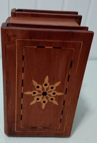 Caja secreta madera tallada