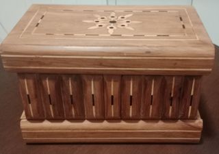 Caja secreta madera tallada