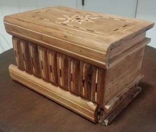 Caja secreta madera tallada