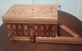 Caja secreta madera tallada