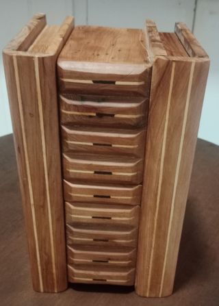 Caja secreta madera tallada