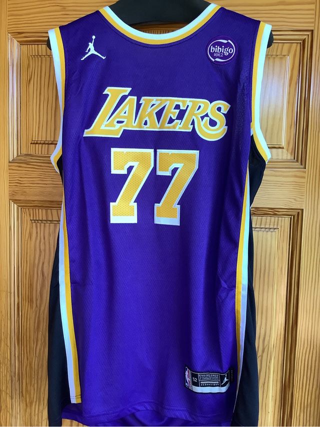 Camiseta Lakers #77