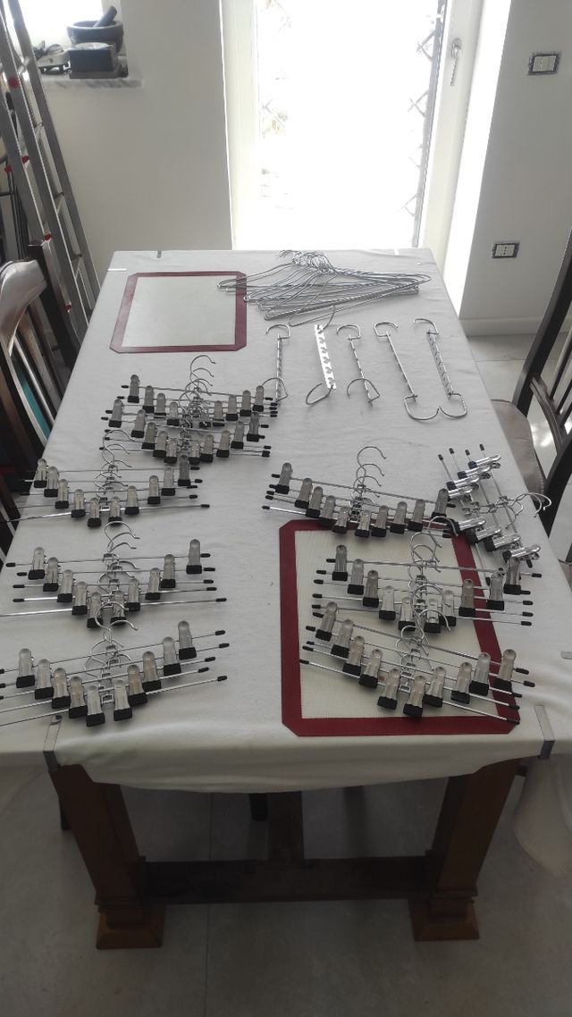 Lotto grucce stampelle appendiabiti assortito