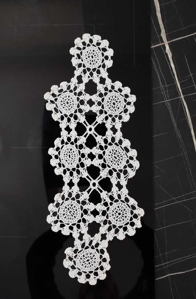 Centrino uncinetto cotone 58 * 23 cm. Fatto a mano