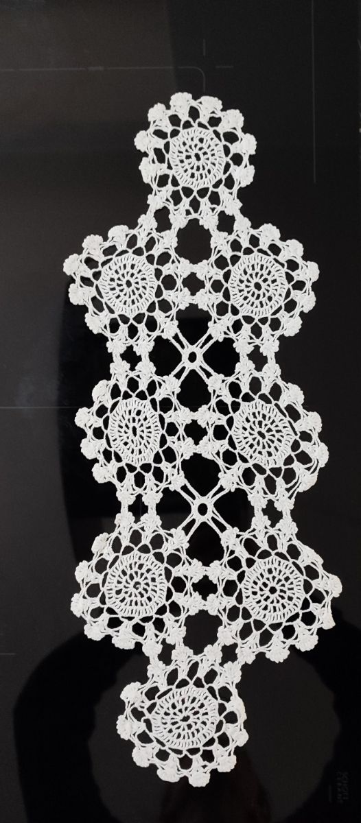 Centrino uncinetto cotone 58 * 23 cm. Fatto a mano