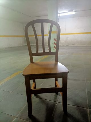 4 Sillas madera marrón,precio por unidad