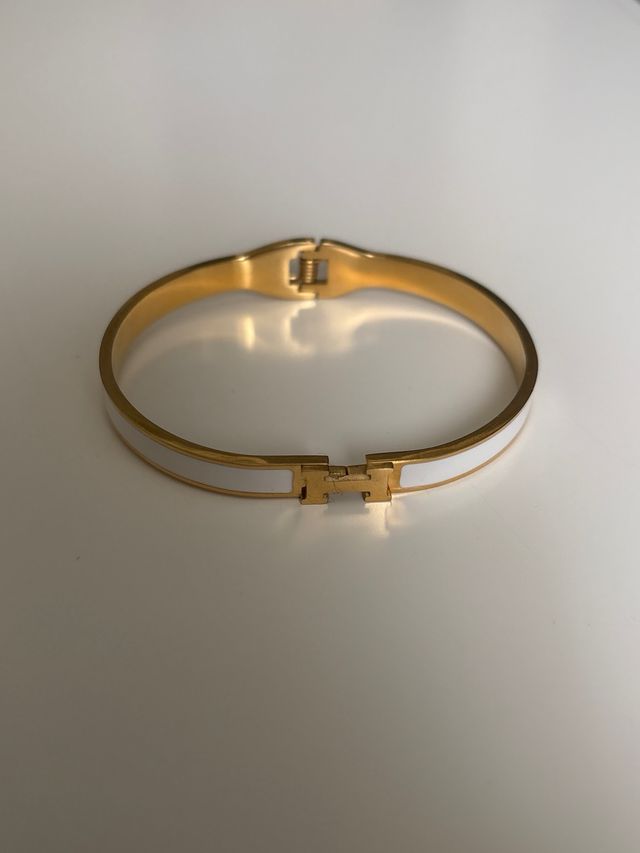 Pulsera dorada y blanca