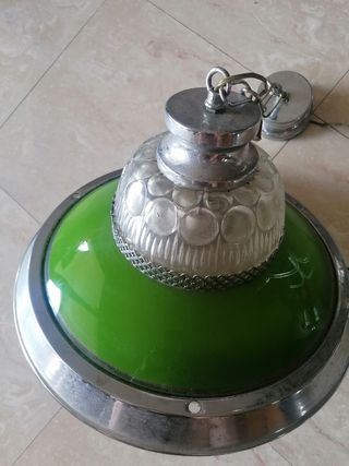 Lampadario vintage in vetro  verde e metallo. 