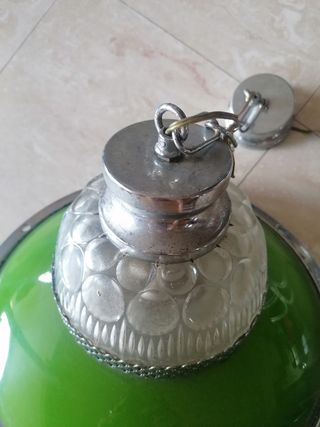 Lampadario vintage in vetro  verde e metallo. 