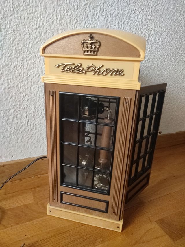Teléfono cabina inglés antiguo