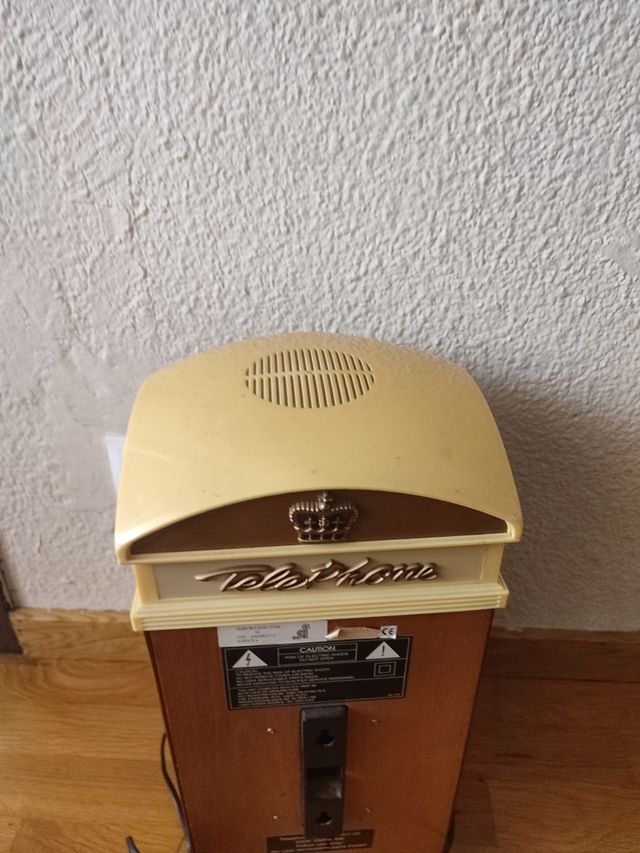 Teléfono cabina inglés antiguo