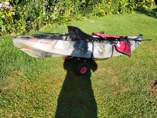 Kayak de pesca y paseo con remo.