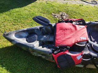 Kayak de pesca y paseo con remo.